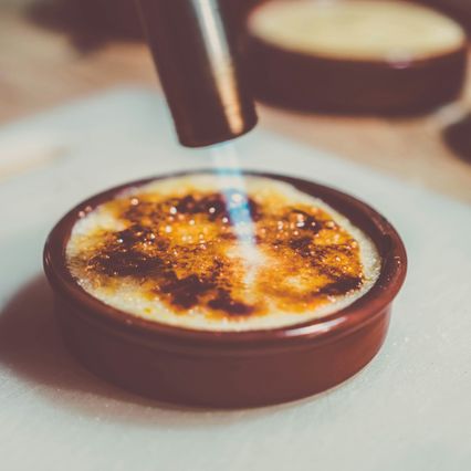 Leite-creme a ser queimado com maçarico